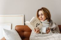 Kaboompics - Cocooning - isolating yourself - staying at home - a woman under a blanket - tea time - reading a book