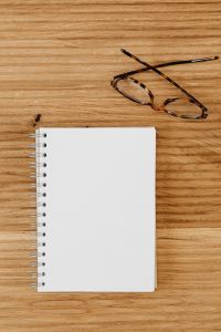 Kaboompics - Empty paper - notebook - eyeglasses