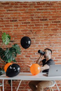 Kaboompics - The photographer works at his desk during Halloween