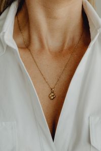 Vintage golden necklace - jewelry