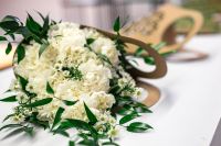 Kaboompics - Beautiful bouquet of white flowers on a table