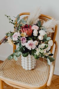 Kaboompics - Beautiful bouquet of flowers on a wooden chair