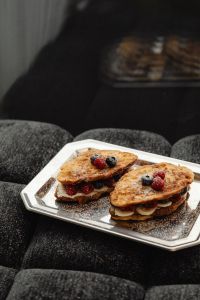 Kaboompics - Indulgent Berry-Banana French Toast Feast - Elegant Breakfast with Raspberries and Blueberries