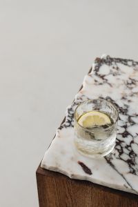 Kaboompics - Lemon slice in a glass of water - marble side table