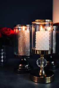 Kaboompics - Gold Lanterns with Red Roses