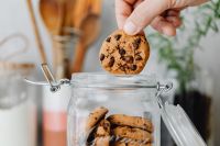Kaboompics - Chocolate chip cookies in a jar