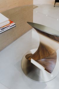 Kaboompics - Detail of glass and wood table