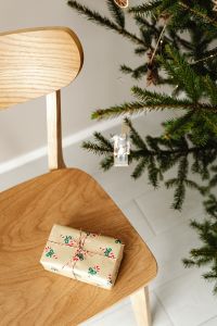 Kaboompics - Christmas with wood and paper dercorations