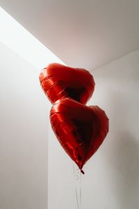 Red balloon in the shape of a heart - free Valentine's Day background