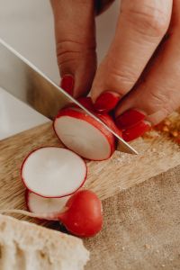 Kaboompics - Slicing radishes