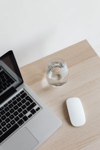 Kaboompics - Laptop - computer - keyboard - Magic Mouse - Glass of water