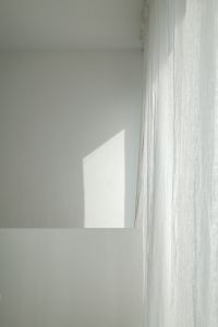 Minimalist Light and Shadow: Neutral Tone Interior Design Free Wallpapers