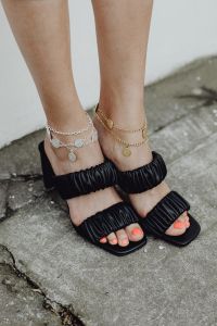 Kaboompics - Feet in sandals with gold and silver jewelry