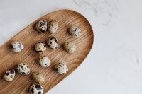 Quail's eggs on a wooden tray