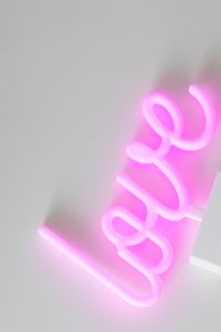Kaboompics - Love neon