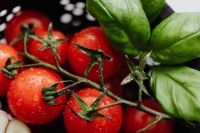 Kaboompics - Cherry tomatoes - basil