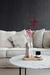 Kaboompics - Marble round table - linen sofa - beige - living room - vase - candle - dries