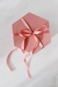 Kaboompics - Light pink velvety box with satin ribbon on white marble
