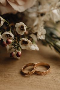Kaboompics - Wedding rings - flowers