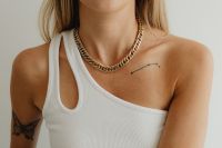 Kaboompics - Beautiful woman with gold jewelry - unrecognizable female wearing chain necklace and earrings