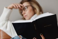 Kaboompics - A middle-aged woman reads her bible