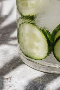 Kaboompics - Water glass - cucumber - ice cubes - marble - closeup - close-up - close up