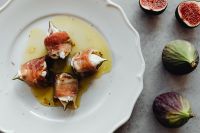 Figs with goat cheese and prosciutto