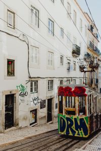Kaboompics - The Gloria Funicular (Elevador da Glória) in the city center of Lisbon, Portugal