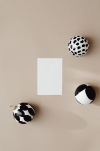 Kaboompics - Christmas mockup - white card - empty