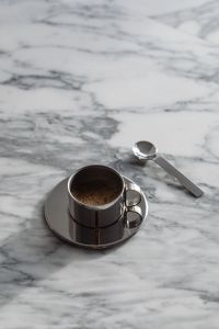 Arabescato Marble Table - Metal Coffee Cup