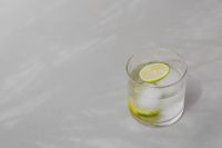Kaboompics - Glass with water - lime - ice cubes