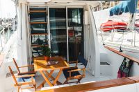 Kaboompics - Table and chairs on the yacht