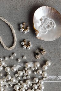 Kaboompics - Pearl jewelry - earrings - rings - necklace