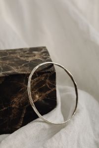 Kaboompics - Silver jewelry - wood and marble