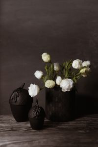 Kaboompics - Dark mood home decorations with flowers