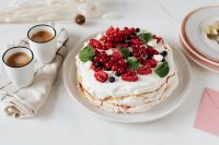 Kaboompics - Meringue Cake & Coffee