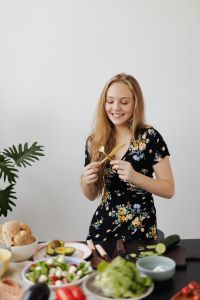 Kaboompics - Teen Girl holding cutlery